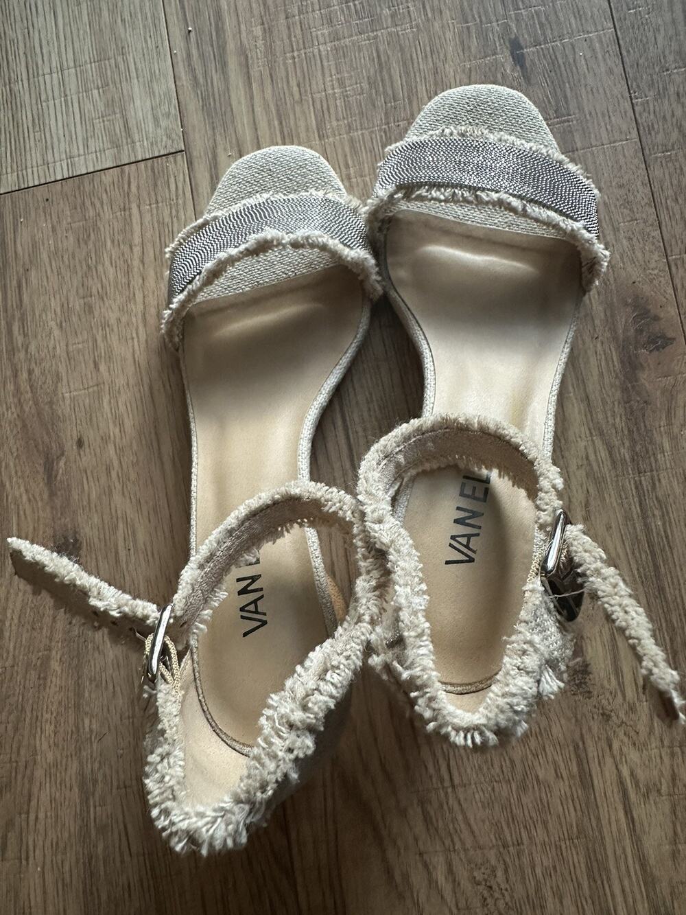 EUC Vaneli โLodinaโ 7.5 M Sandals Natural Canvas/Chain New Retail $160.00